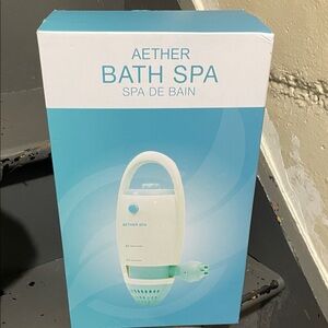Bath Spa - White and Aqua